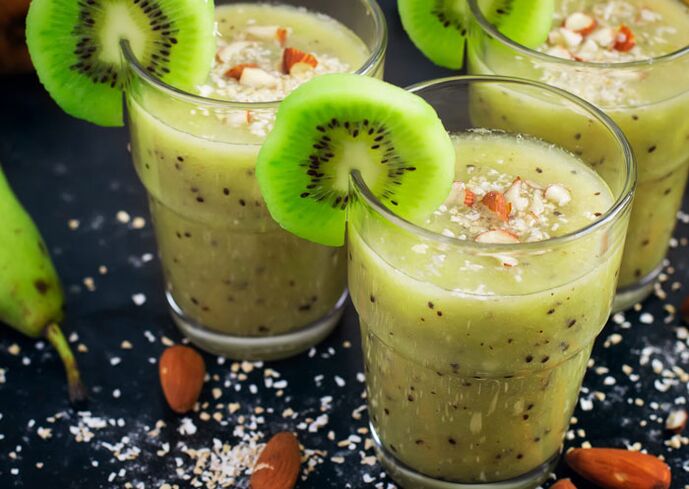 Kiwi dan smoothie pisang matang untuk menurunkan berat badan