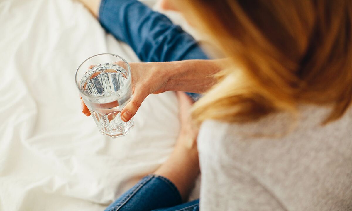 Selama diet soba, Anda perlu minum air untuk peristaltik usus