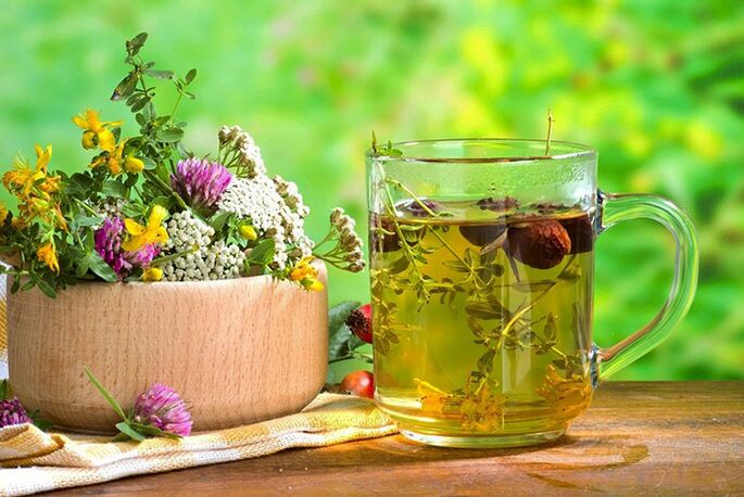 Selama hari puasa di kefir, Anda perlu minum teh herbal