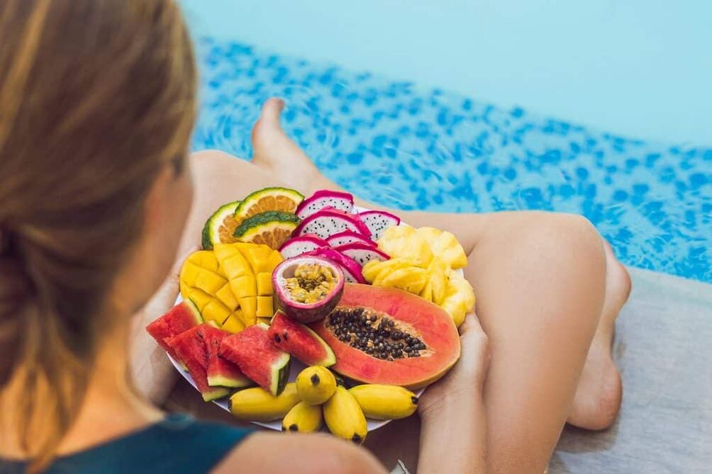 Jika Anda merasa tidak enak badan saat diet, sebaiknya makan buah-buahan