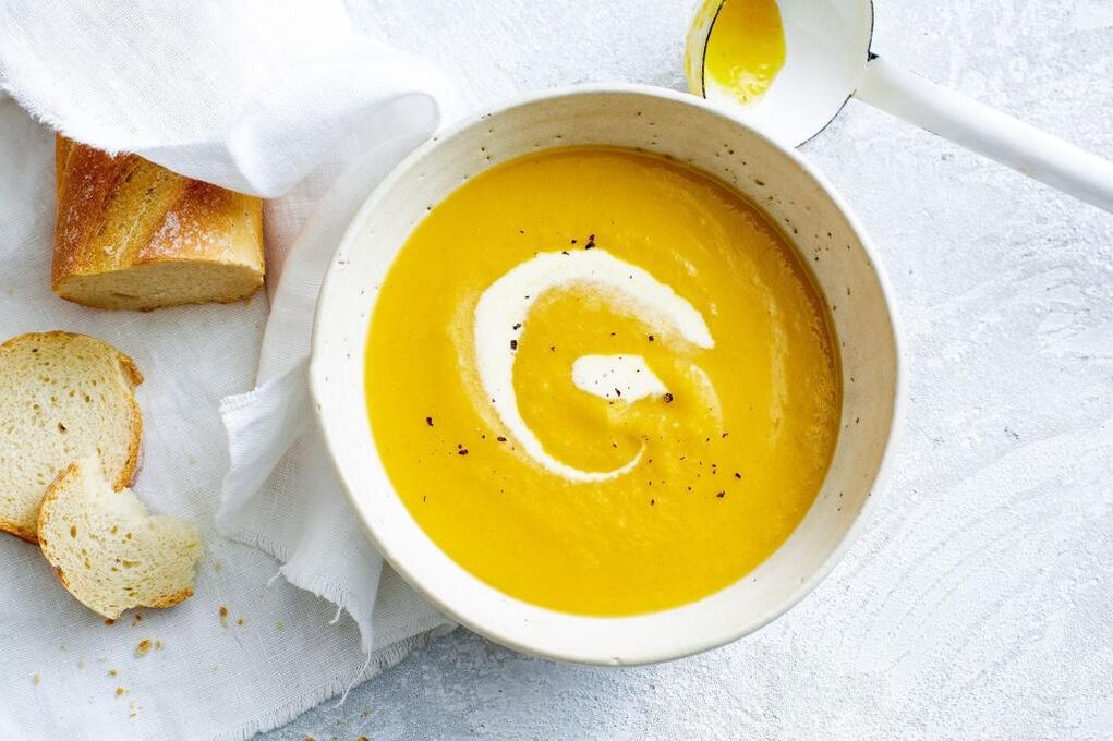 Sambil mengikuti diet sakit maag, Anda bisa menyiapkan sup labu yang dihaluskan